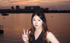 揪着小萝莉的头发疯狂输出